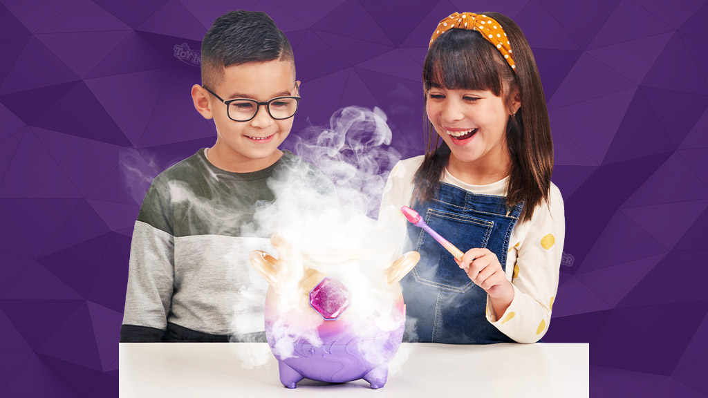 Afspejling tak skal du have af Mix Bubbling Potions and Pets with the Magic Mixies Magic Cauldron - The  Toy Insider