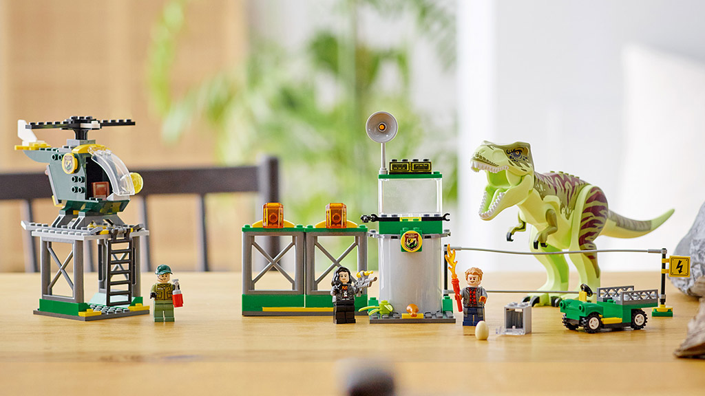 LEGO Unleashes the Dinosaurs with 6 New Jurassic World Building