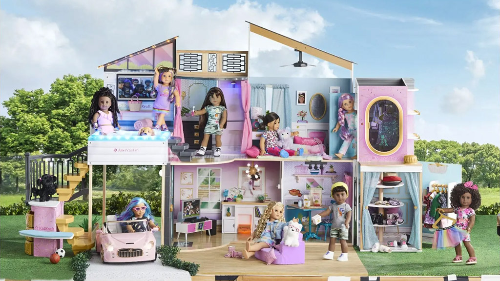 american-girl-dolls-can-live-in-luxury-in-this-deluxe-kidkraft