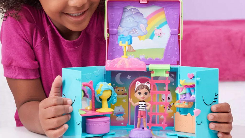 Mix and Match Cat-Eared Looks with Gabby's Dollhouse Dress-Up Closet  Playset - The Toy Insider