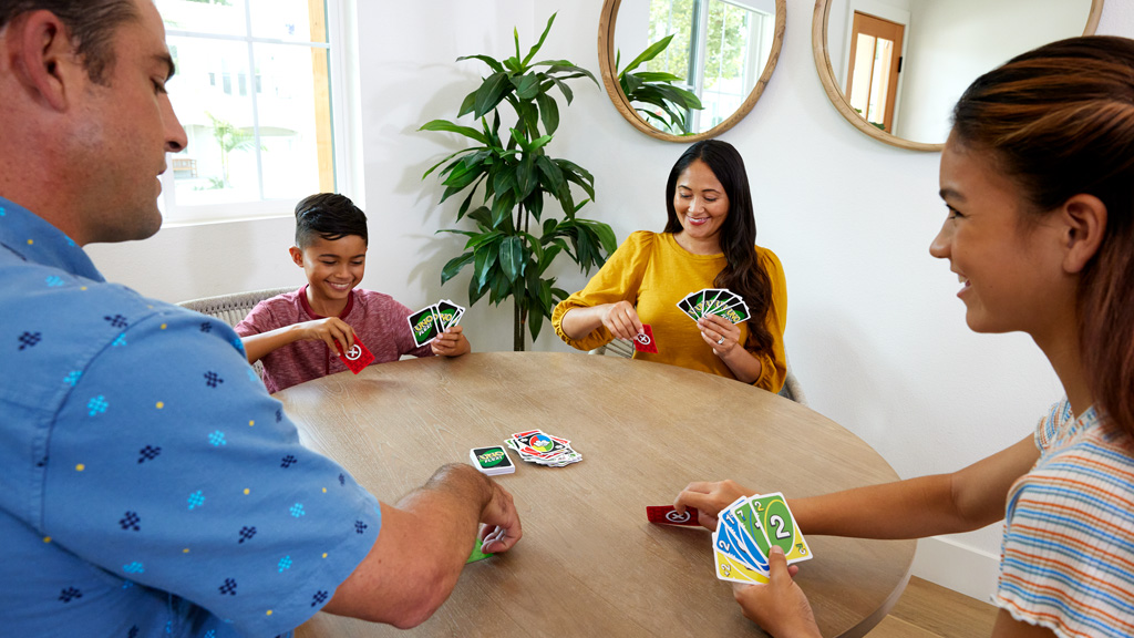 UNO Friends Card Game for Family, Adult & Party Nights, Collectible  Inspired by TV Series 