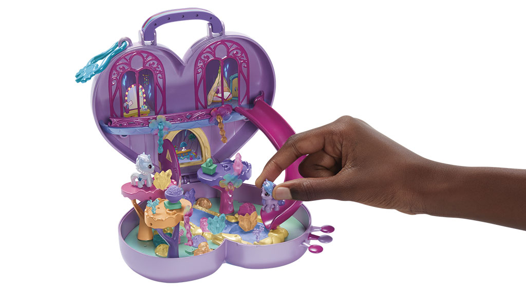 My Little Pony Mini World Magic Epic Crystal Brighthouse Toy, Buildable  Playset with 5 Collectible Figures, for Kids Ages 5 and Up