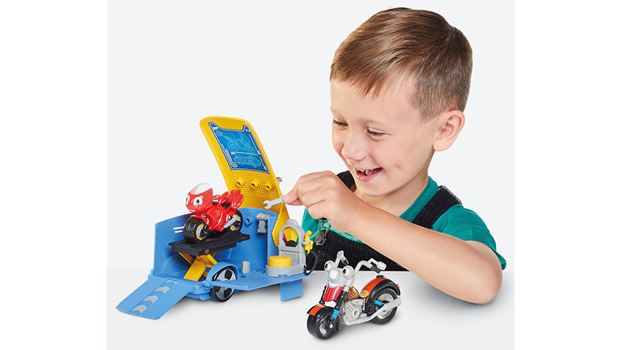 RICKY ZOOM MAXWELL'S TRANSFORMING TRAILER PLAYSET | The Toy Insider