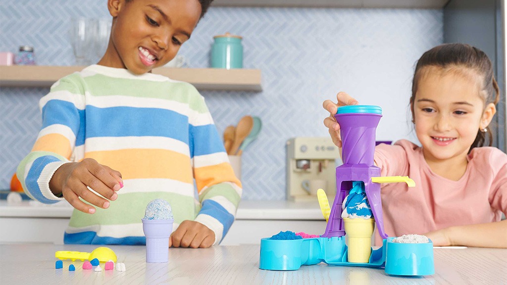 I Scream, You Scream for Kinetic Sand Soft Serve Station - The Toy Insider