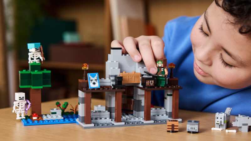 These New LEGO Sets Add Minecraft to Creative Construction | The Toy ...