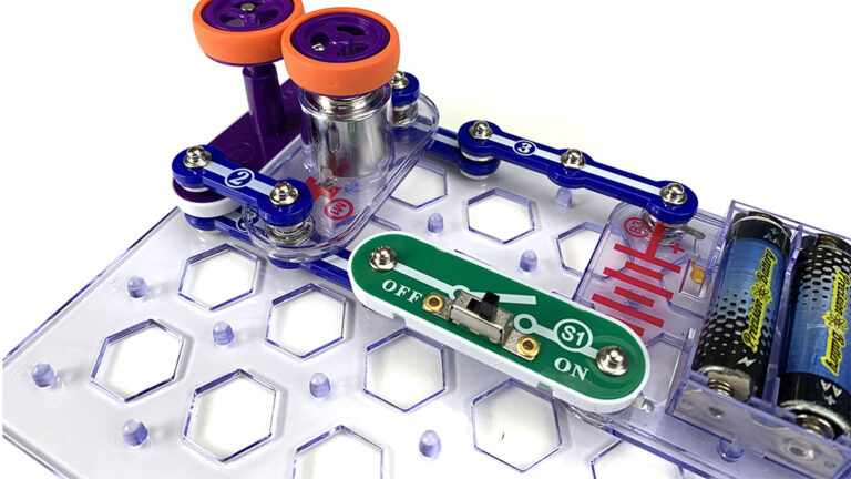 Expert Toy Review: Snap Circuits Flight Deck Activity Kit| The Toy Insider